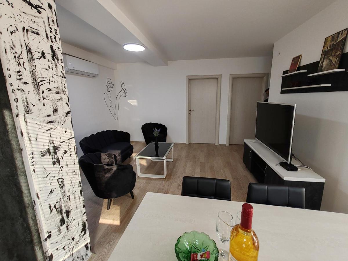 Central Modern Flat M&M Apartments Скоп'є Екстер'єр фото
